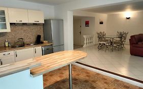Location Rez de maison dans quartier charmant